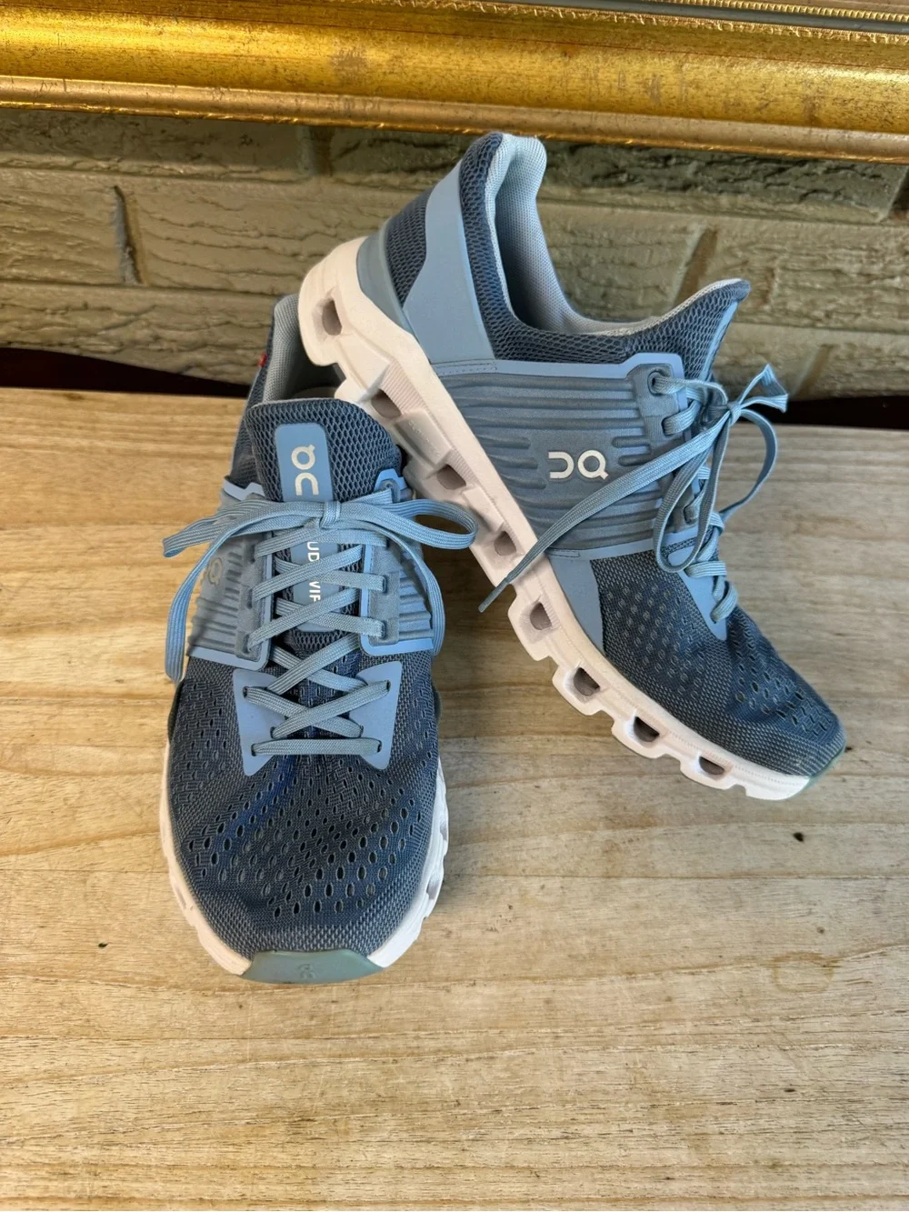 On cloud running shoes women 10